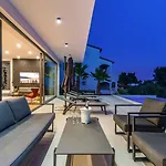 فيلة Luxury Taboo & In For 8 People With Heated Pool & Wellness Area ميدولين