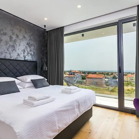 Luxury Taboo & In For 8 People With Heated Pool- Wellness & Sea View * Medulin