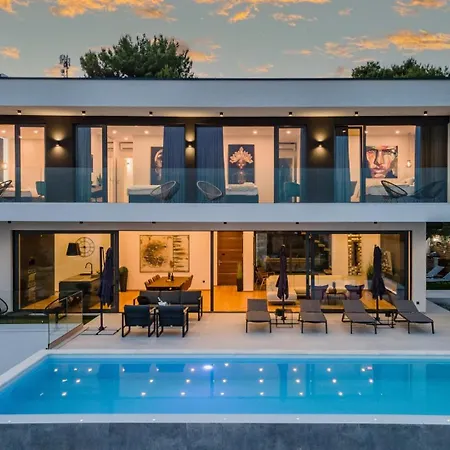 Luxury Taboo & In For 8 People With Heated Pool- Wellness & Sea View Willa *