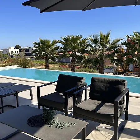 빌라 Luxury Taboo & In For 8 People With Heated Pool & Wellness Area 메덜린