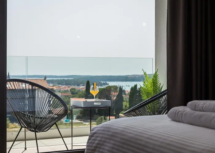 빌라 Luxury Taboo & In For 8 People With Heated Pool & Wellness Area 메덜린