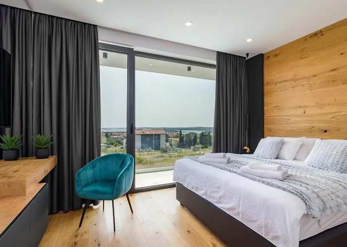 Luxury Taboo & In For 8 People With Heated Pool & Wellness Area 메덜린