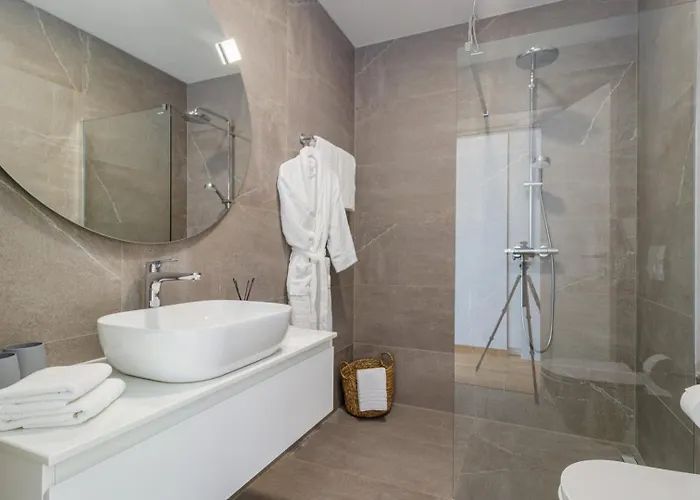 Luxury Taboo & In For 8 People With Heated Pool & Wellness Area 메덜린
