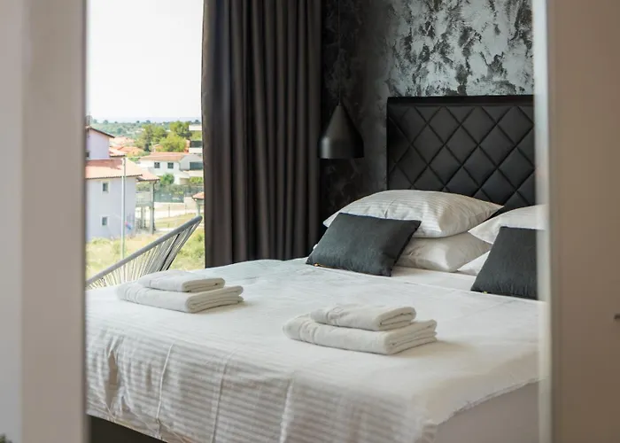 Luxury Taboo & In For 8 People With Heated Pool & Wellness Area 빌라