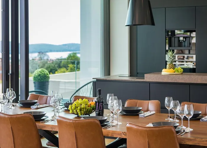 Luxury Taboo & In For 8 People With Heated Pool & Wellness Area 빌라 *