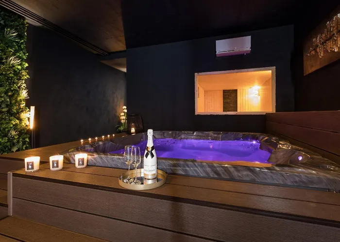 Luxury Taboo & In For 8 People With Heated Pool & Wellness Area 빌라