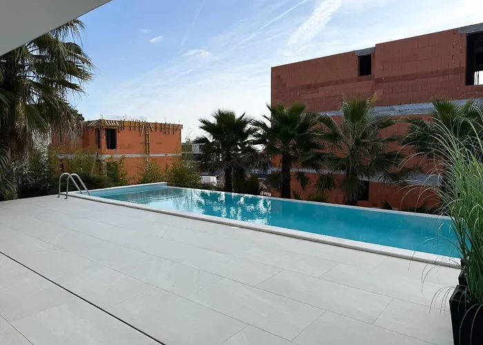 Luxury Taboo & In For 8 People With Heated Pool & Wellness Area 빌라 메덜린