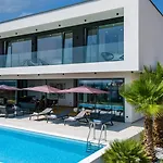 Luxury Taboo & In For 8 People With Heated Pool & Wellness Area Villa Medulin