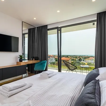 Luxury Taboo & In For 8 People With Heated Pool- Wellness & Sea View *