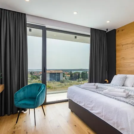 Luxury Taboo & In For 8 People With Heated Pool- Wellness & Sea View Medulin