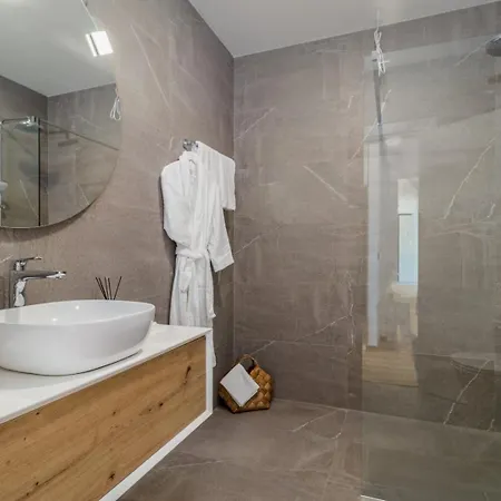 Luxury Taboo & In For 8 People With Heated Pool- Wellness & Sea View Villa *