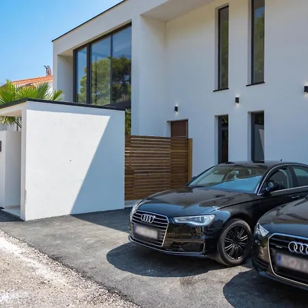 Luxury Taboo & In For 8 People With Heated Pool & Wellness Area Medulin