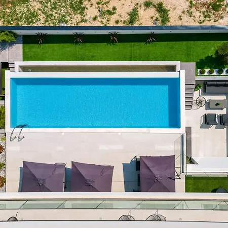 Luxury Taboo & In For 8 People With Heated Pool- Wellness & Sea View *