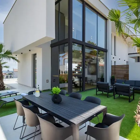 Villa Luxury Taboo & In For 8 People With Heated Pool- Wellness & Sea View