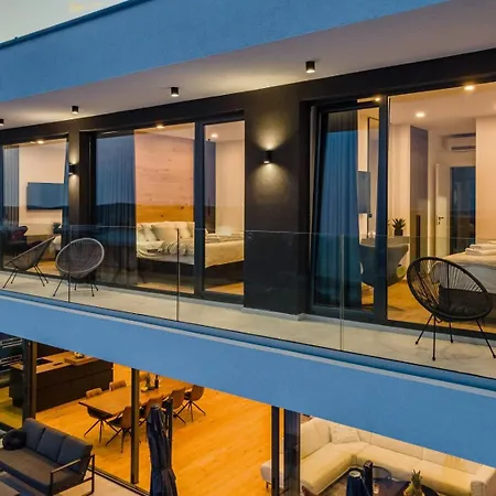 Luxury Taboo & In For 8 People With Heated Pool- Wellness & Sea View * Medulin