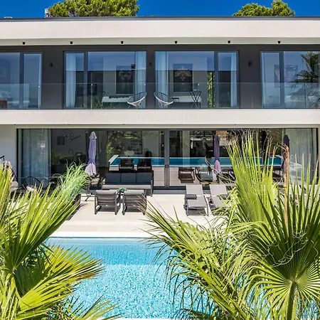 Luxury Taboo & In For 8 People With Heated Pool & Wellness Area *