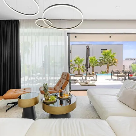 Luxury Taboo & In For 8 People With Heated Pool & Wellness Area