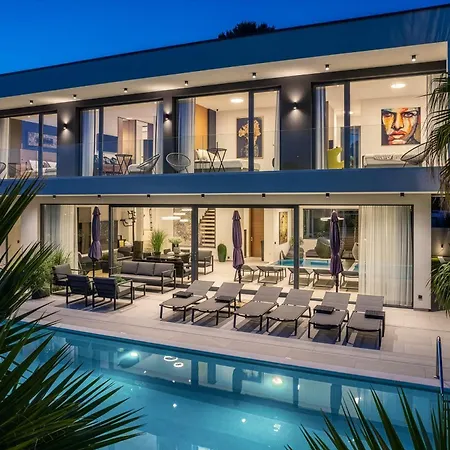 Luxury Taboo & In For 8 People With Heated Pool & Wellness Area Medulin