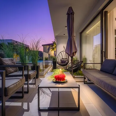 Luxury Taboo & In For 8 People With Heated Pool & Wellness Area