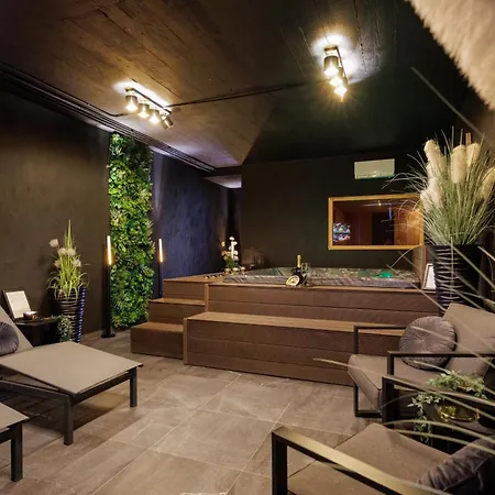 Luxury Taboo & In For 8 People With Heated Pool & Wellness Area 빌라 *