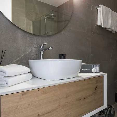 Villa Luxury Taboo & In For 8 People With Heated Pool & Wellness Area Medolino