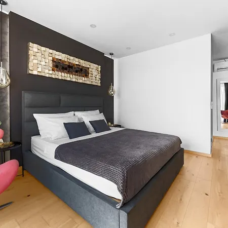 Luxury Taboo & In For 8 People With Heated Pool & Wellness Area 메덜린