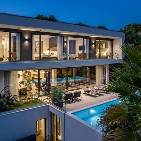 Luxury Taboo & In For 8 People With Heated Pool & Wellness Area * Medulin