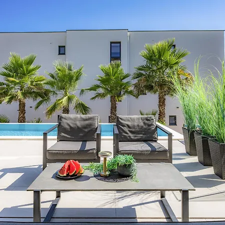 Villa Luxury Taboo & In For 8 People With Heated Pool & Wellness Area Medulin
