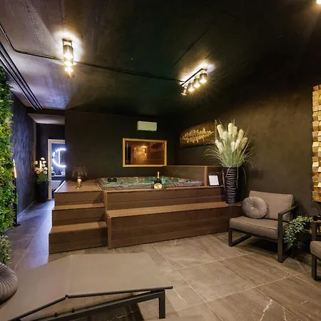Luxury Taboo & In For 8 People With Heated Pool & Wellness Area