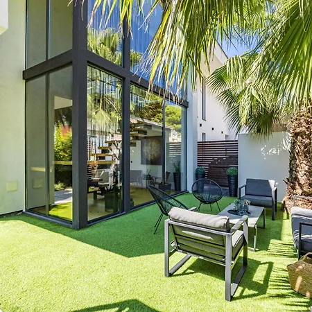 Villa Luxury Taboo & In For 8 People With Heated Pool & Wellness Area Medulin