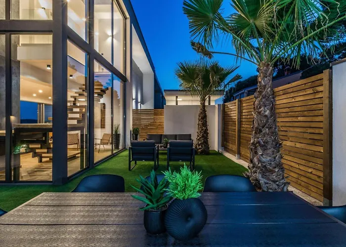 Luxury Taboo & In For 8 People With Heated Pool & Wellness Area Villa *